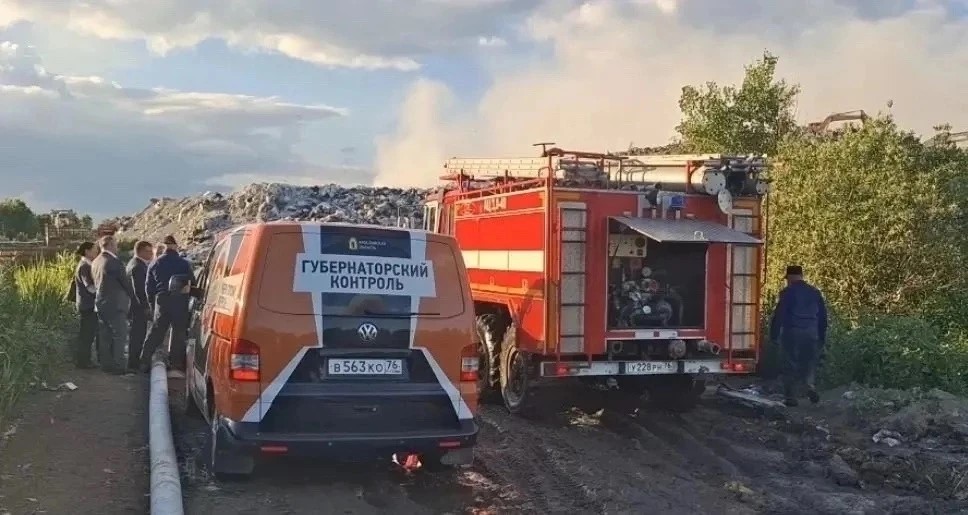 Дополнительные силы привлечены для ликвидации возгорания на полигоне твердых бытовых отходов в Ростовском округе