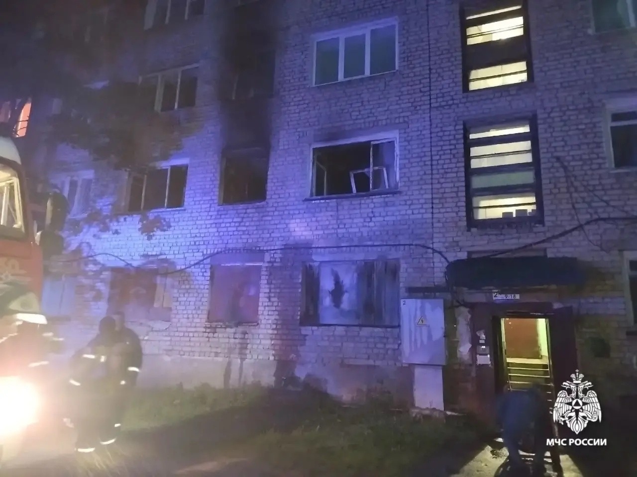 При пожаре в многоквартирном доме в Рыбинске пострадал мужчина