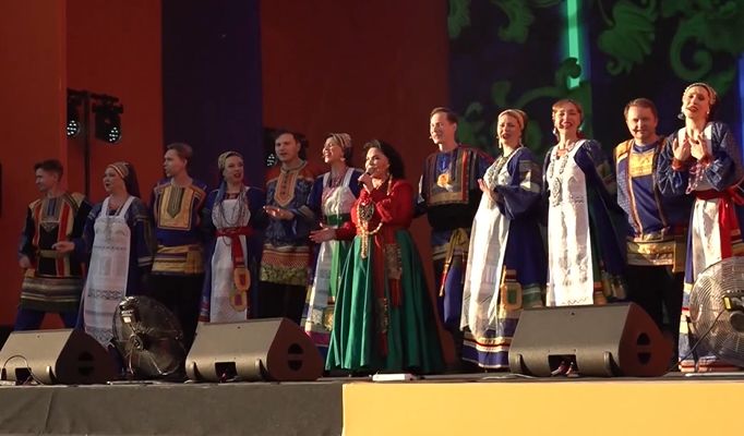 На Советской площади в Ярославле выступила Надежда Бабкина с ансамблем «Русская песня»