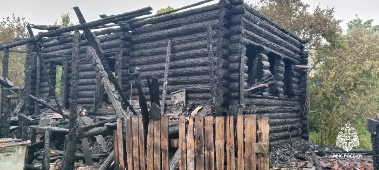 При пожаре в частном доме в Ярославской области погибла пожилая пара