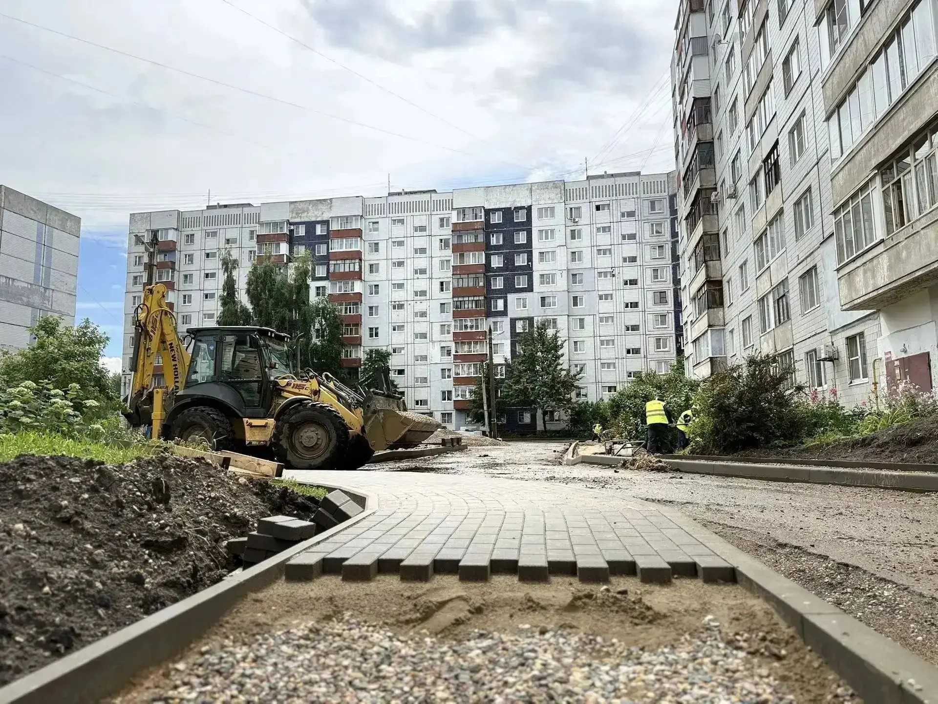 В Ярославской области обновляют придомовые территории по губернаторской программе «Наши дворы»