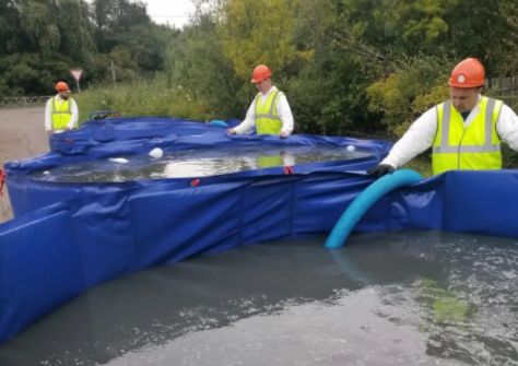 В Рыбинске откачивают загрязненную воду для защиты реки Уткашь
