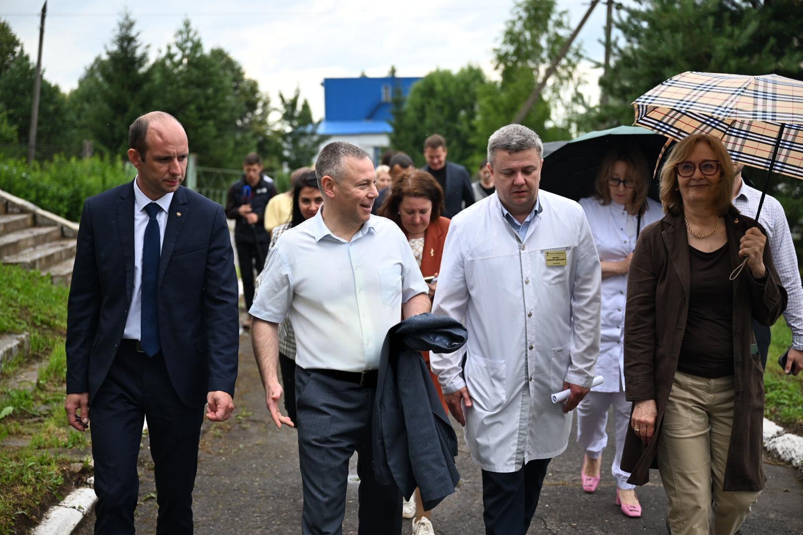 ​Михаил Евраев оценил изменения условий для сотрудников и пациентов в большесельском медучреждении