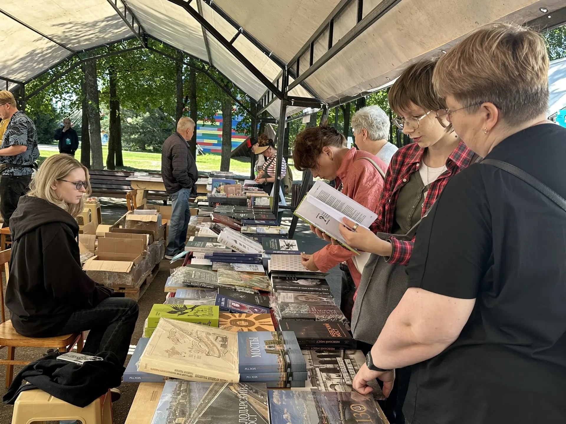 Фестиваль «Ярославское книжное обострение» открылся на Даманском острове в Ярославле
