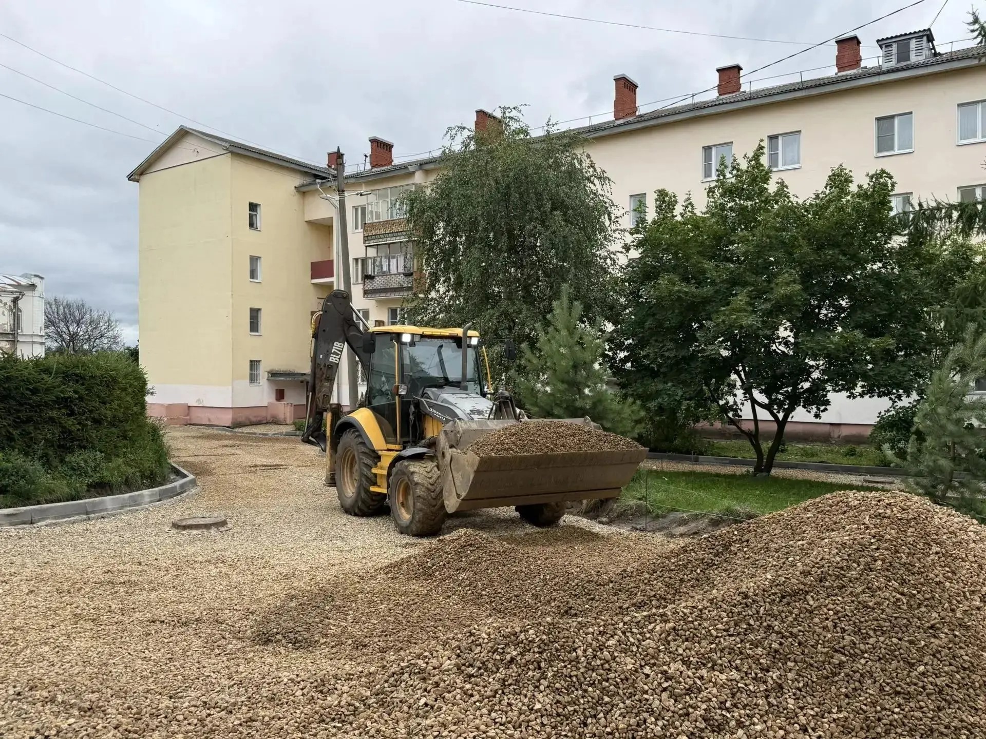 В Ярославле проинспектировали ход ремонта во дворах