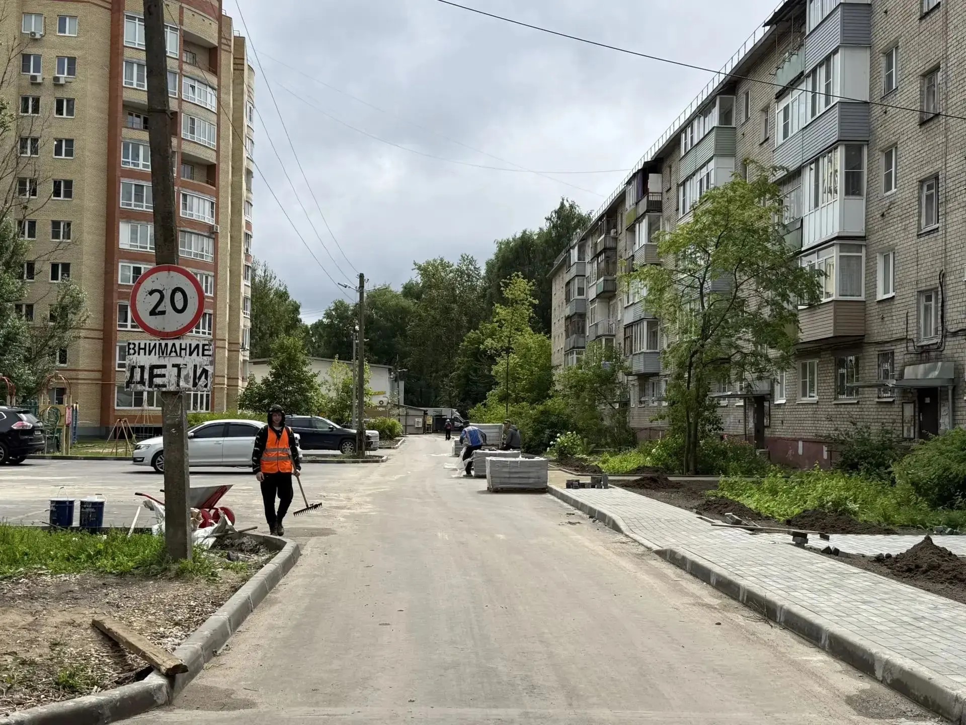В Ярославле проинспектировали ход ремонта во дворах
