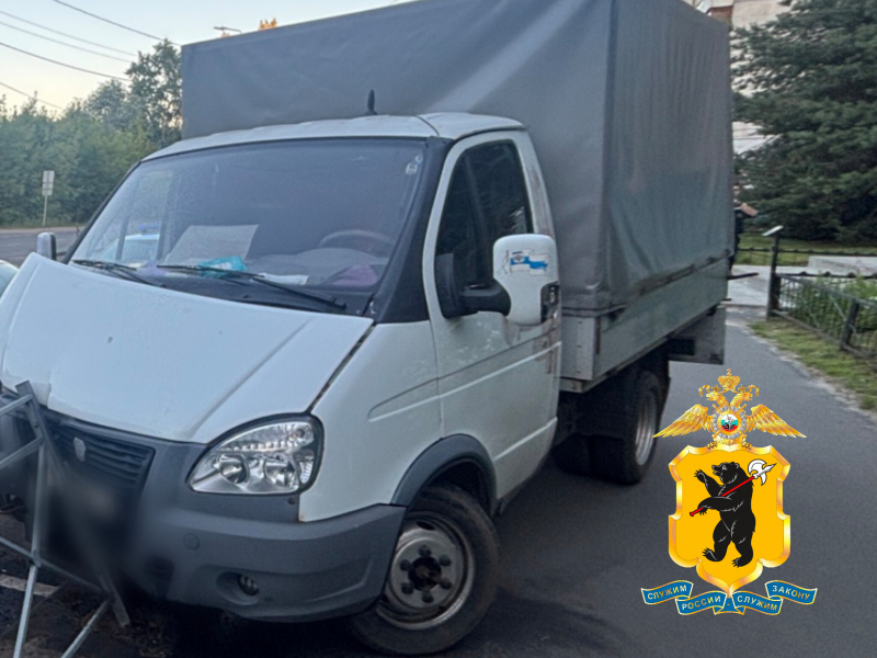 Житель Ярославля угнал «Газель» и попал в ДТП у отдела полиции