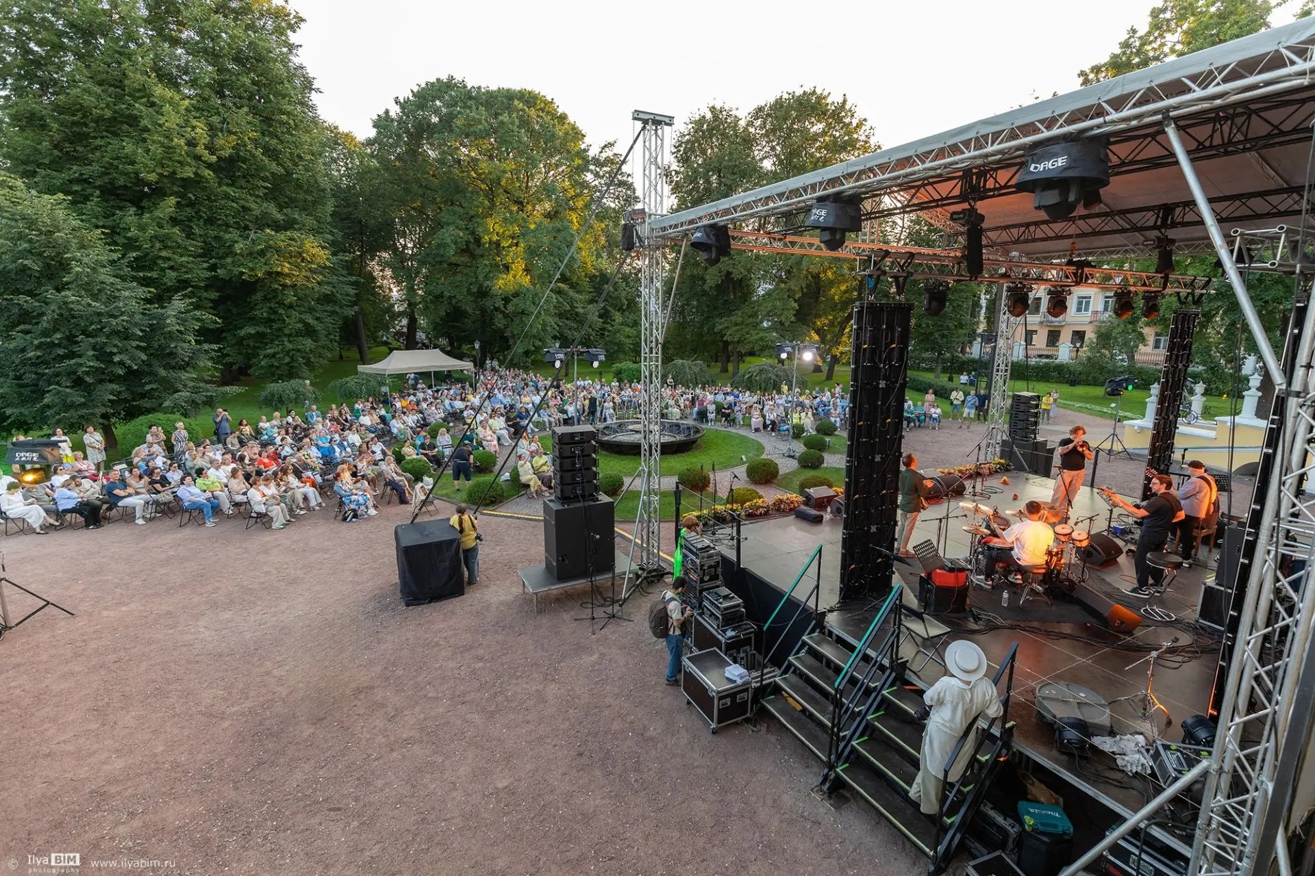 В минувшие выходные в атмосфере цветущего летнего парка состоялся VII музыкальный фестиваль «Лимон»