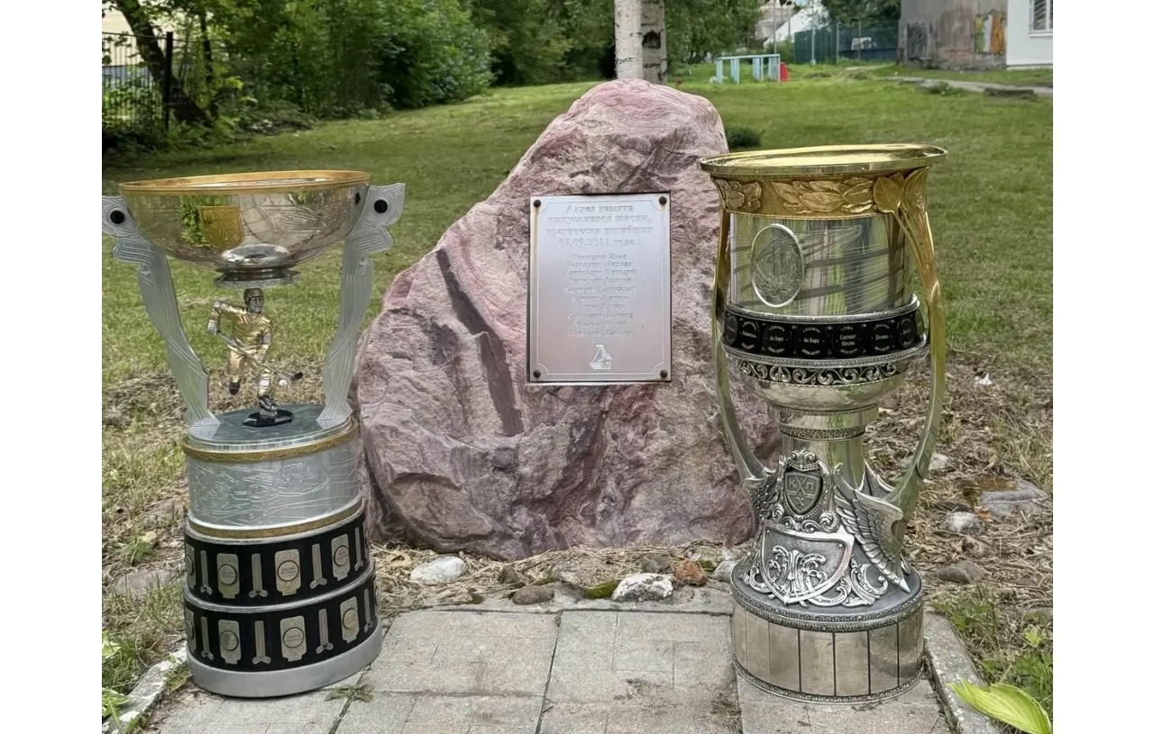 Кубок Гагарина и Кубок Харламова привезли в ярославскую школу