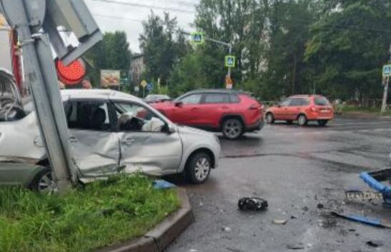 В двух ДТП в Ярославле пострадали четыре человека