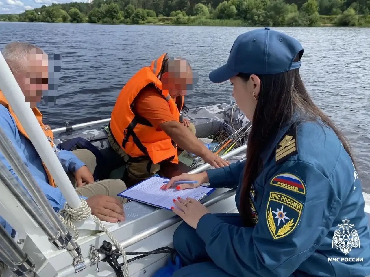 В выходные ярославские спасатели выявили незаконный сплав детей без сопровождающих