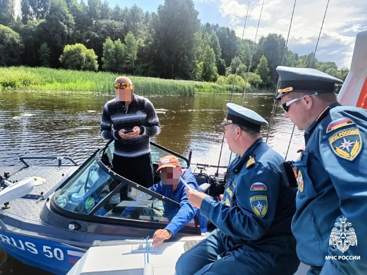 В выходные ярославские спасатели выявили незаконный сплав детей без сопровождающих