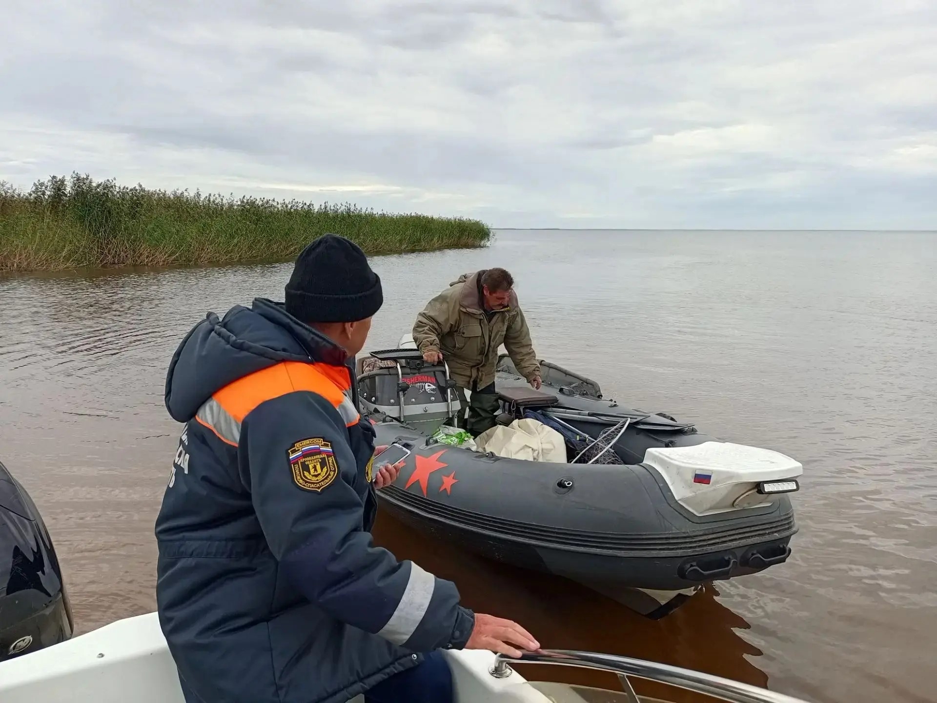 Провел два дня в лодке на воде: в Ярославской области спасли рыбака