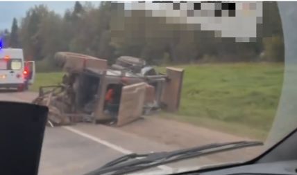 В результате тройного ДТП на трассе М8 в Ярославской области пострадал водитель трактора