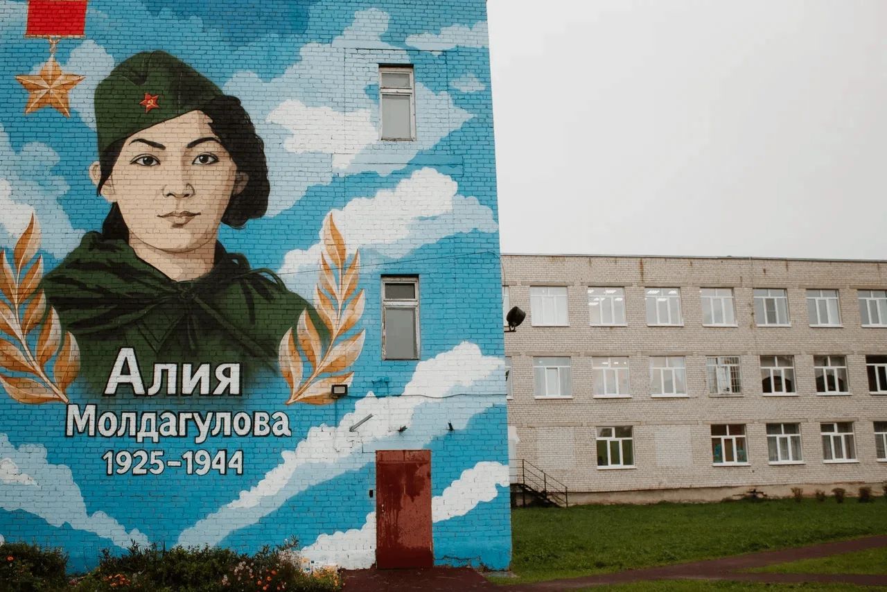 10 фасадов соцобъектов в Ярославской области украсили граффити в рамках проекта #БудьЯрче
