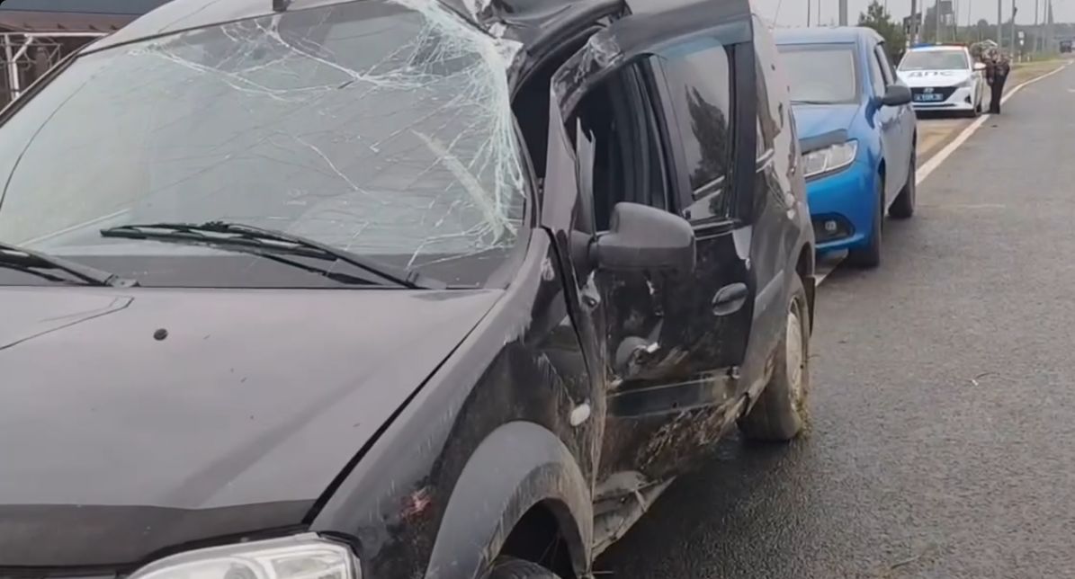 В результате ДТП под Ярославлем пострадали трое взрослых и двое подростков