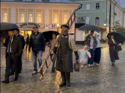 В центре Рыбинска фонарщик будет зажигать огни