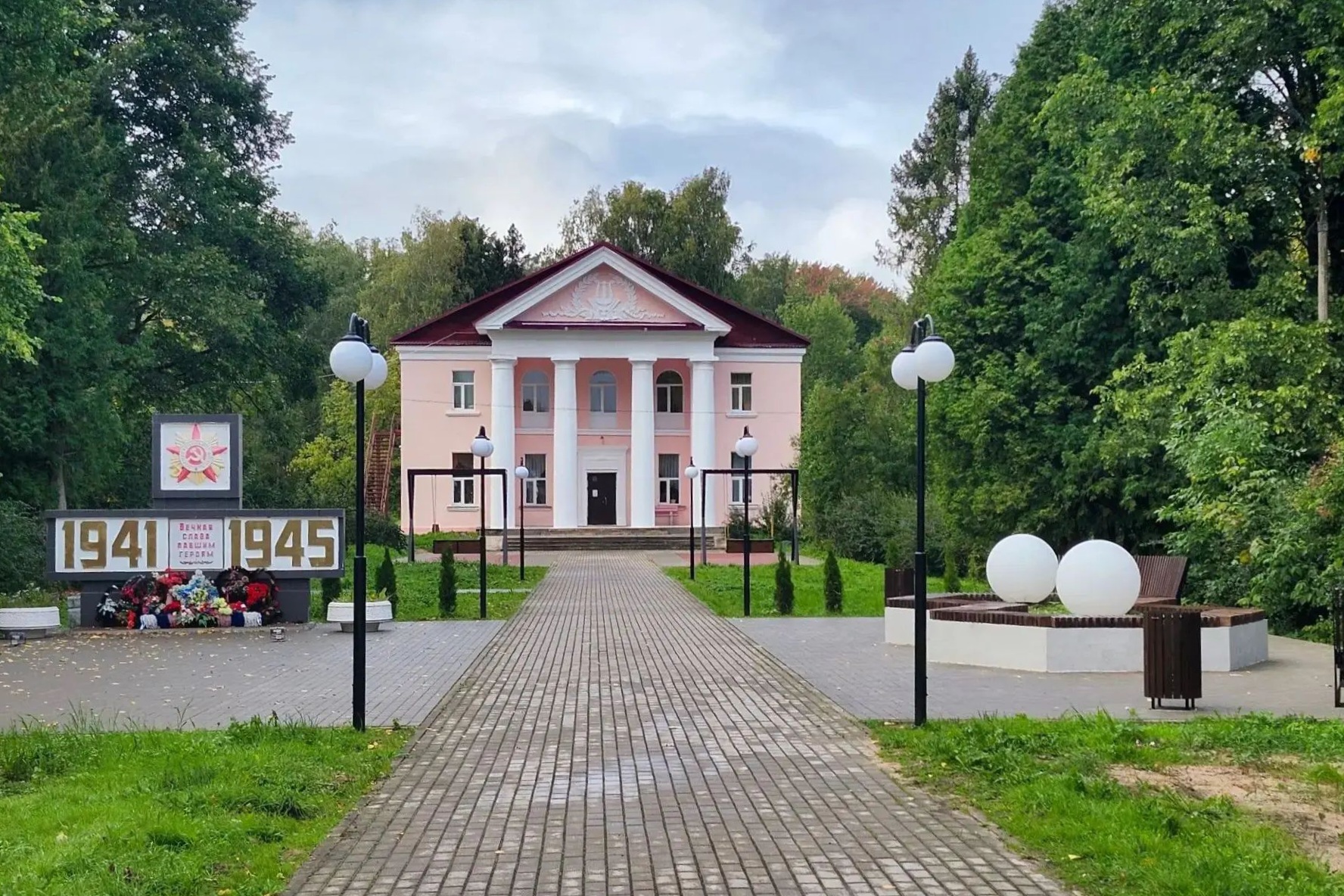 Более 10 сельских общественных территорий благоустроят в Ярославской области в этом году