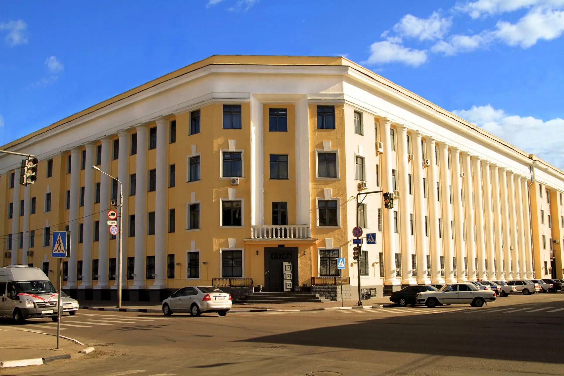 Трое ярославцев ответят перед судом за организацию проституции