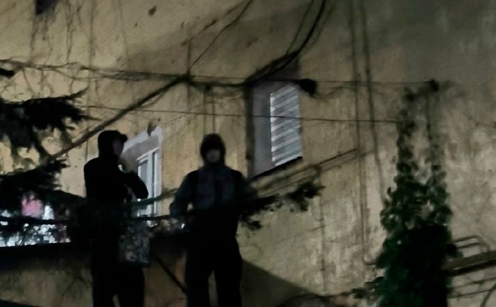Вандалы-граффитчики напали на женщину за сделанное им замечание