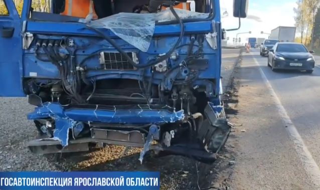 В результате ДТП с КамАЗом на трассе М8 в Ярославской области погиб водитель «Газели»