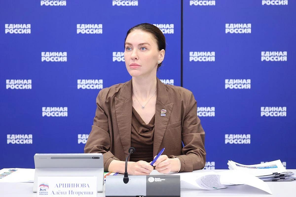 «Единая Россия» способствовала закреплению особого статуса педагогов