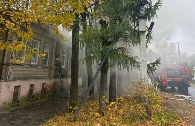 При пожаре в жилом доме в Ярославской области пострадал человек