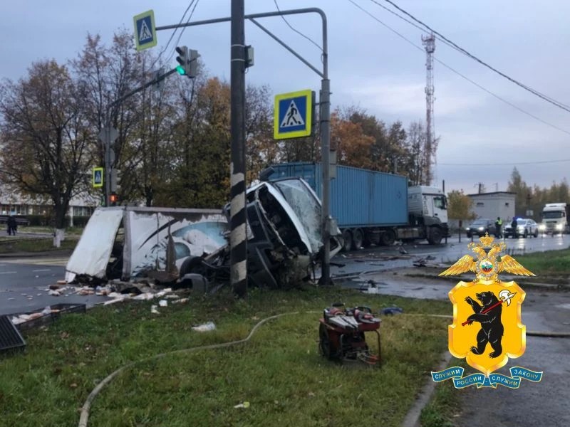 В Ярославской области при столкновении с тягачом погиб водитель «ГАЗели»