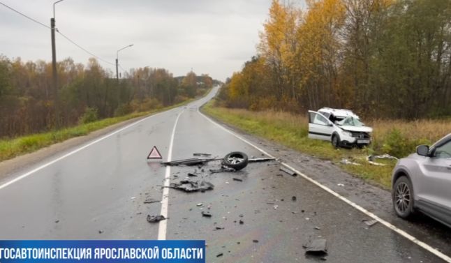 В результате ДТП с фурой в Ярославской области погиб водитель легковушки