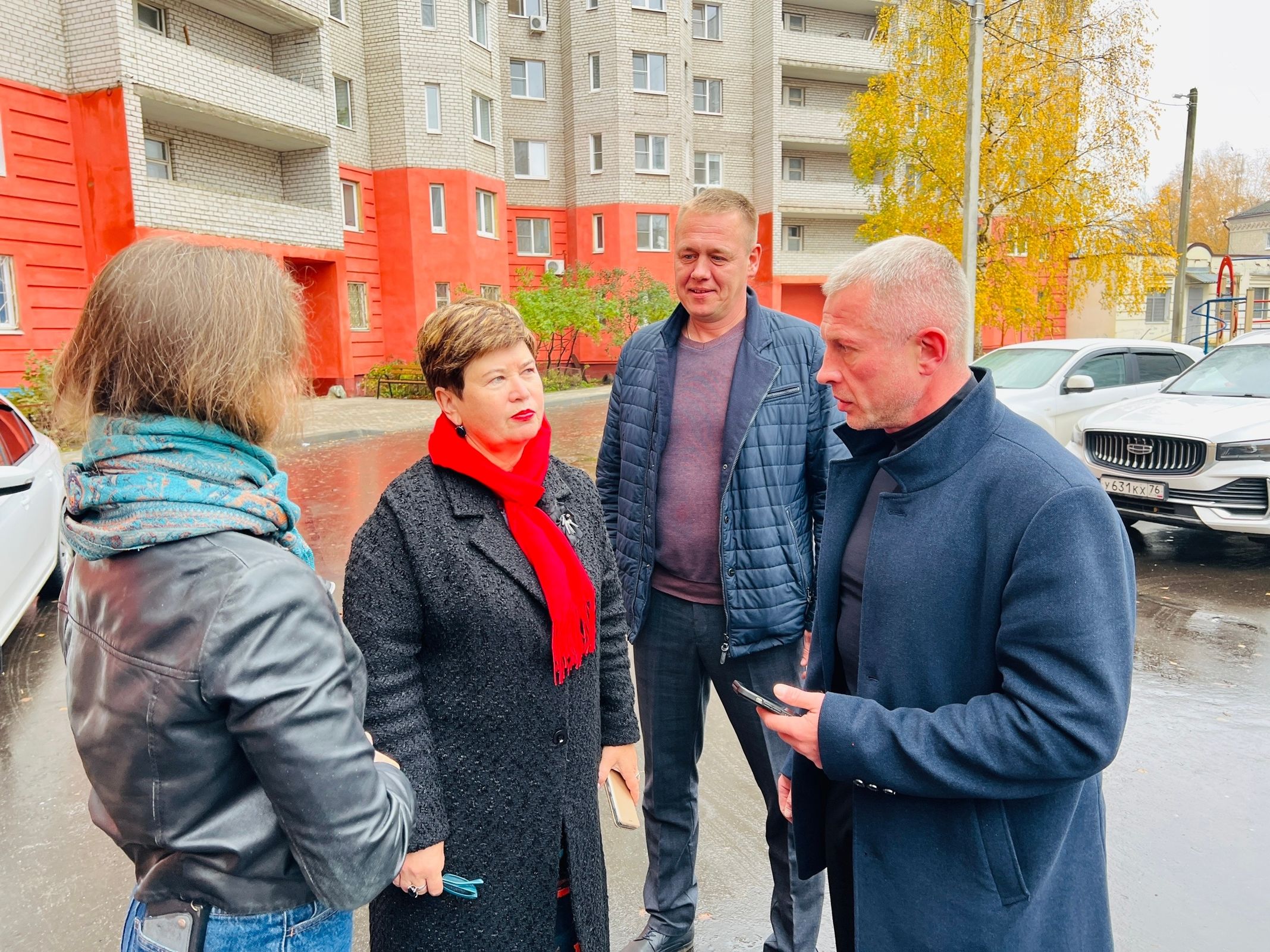 В Красноперекопском районе Ярославля благоустроили два двора