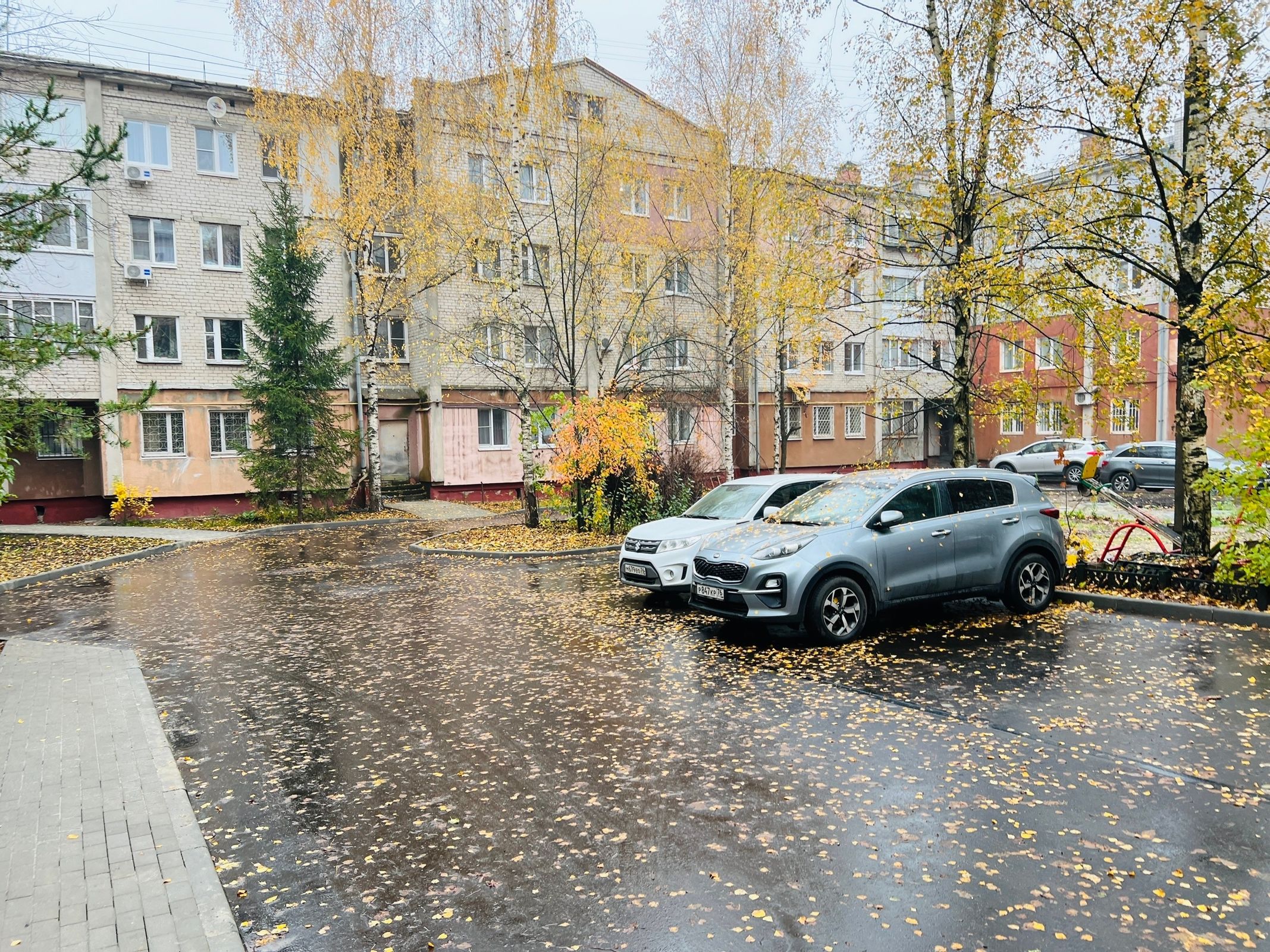В Красноперекопском районе Ярославля благоустроили два двора