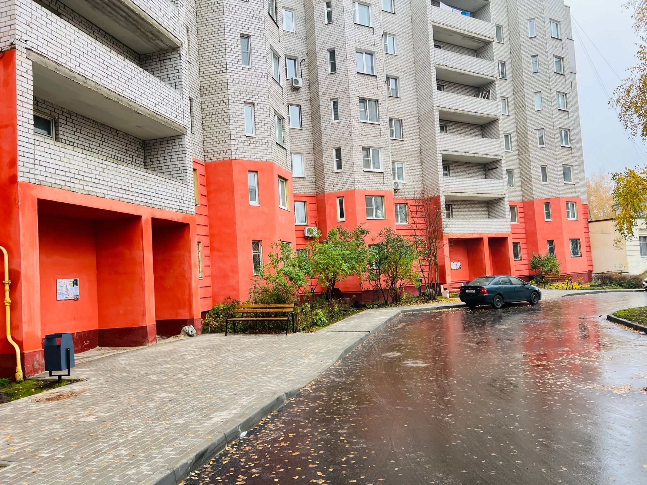 В Красноперекопском районе Ярославля благоустроили два двора