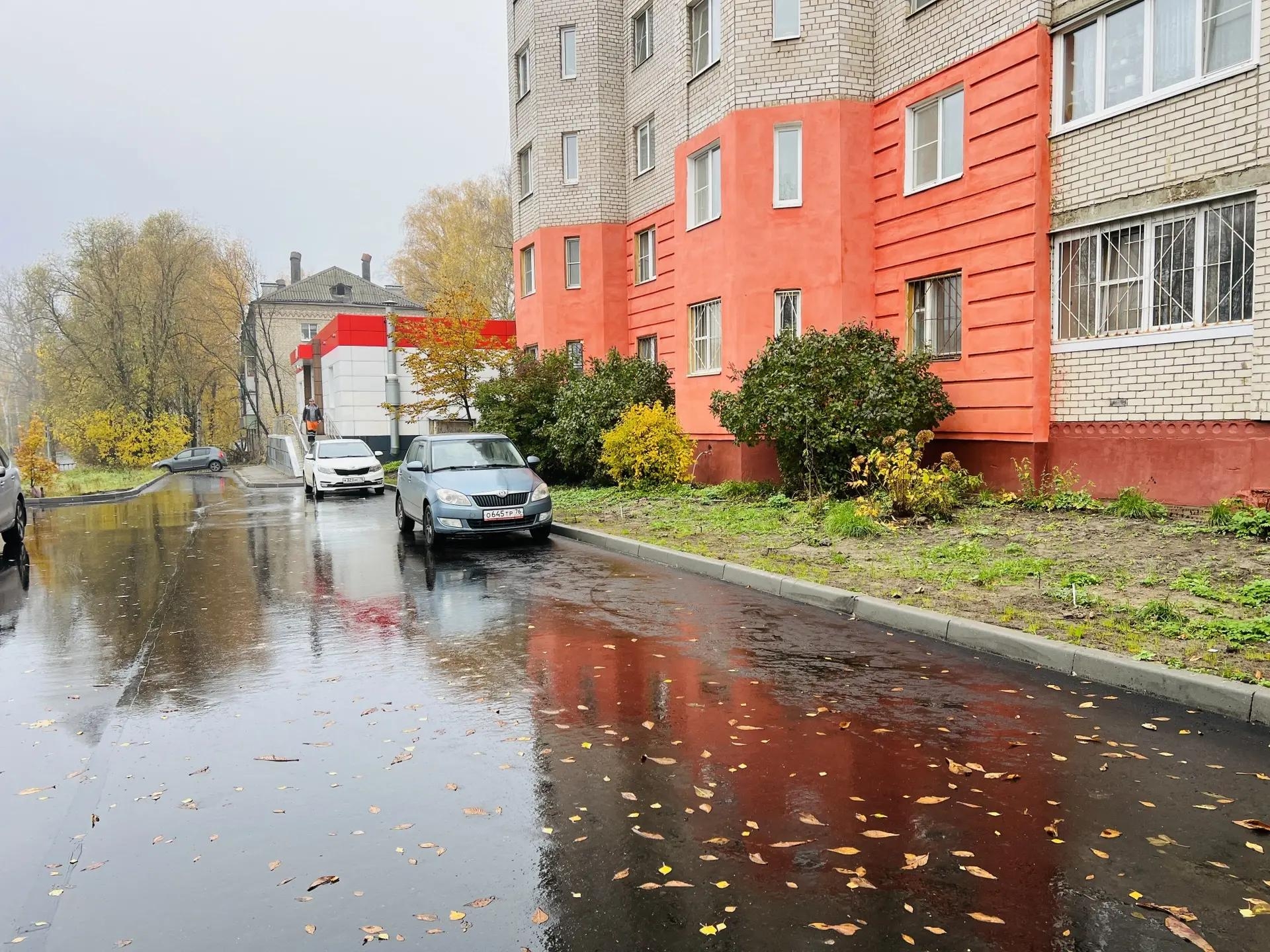 В Красноперекопском районе Ярославля благоустроили два двора