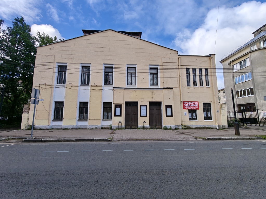 В Ярославле вновь ищут покупателя для здания бывшего кинотеатра «Арс»