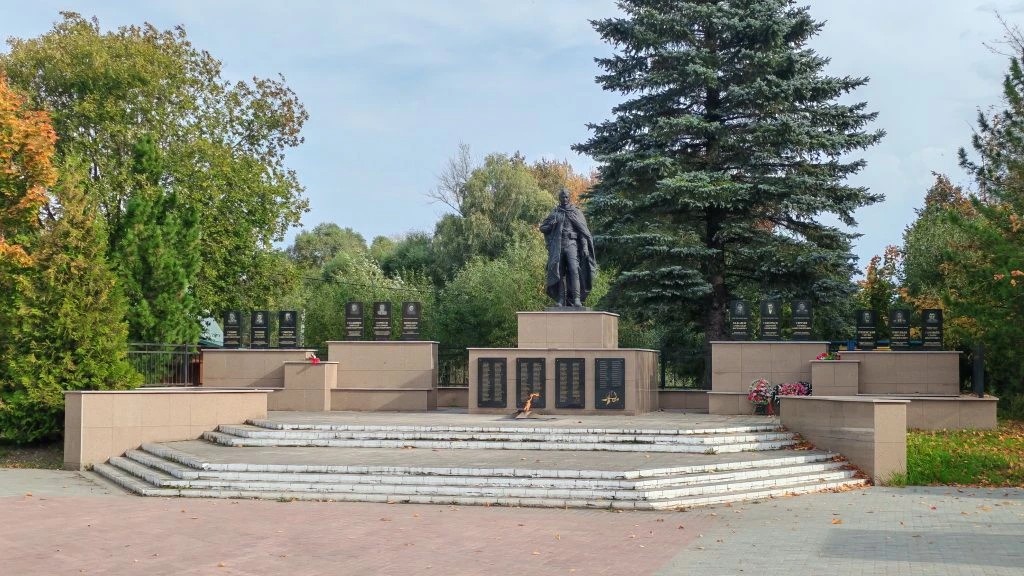 В Ярославской области вступил в силу приговор девушкам, осквернившим мемориал Победы