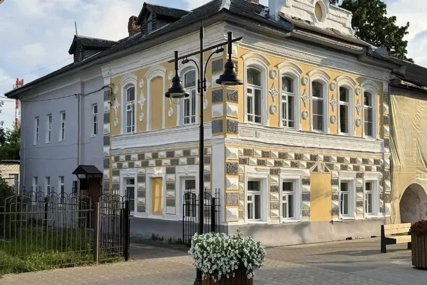 В исторических центрах городов Ярославской области обновили фасады около 60 зданий