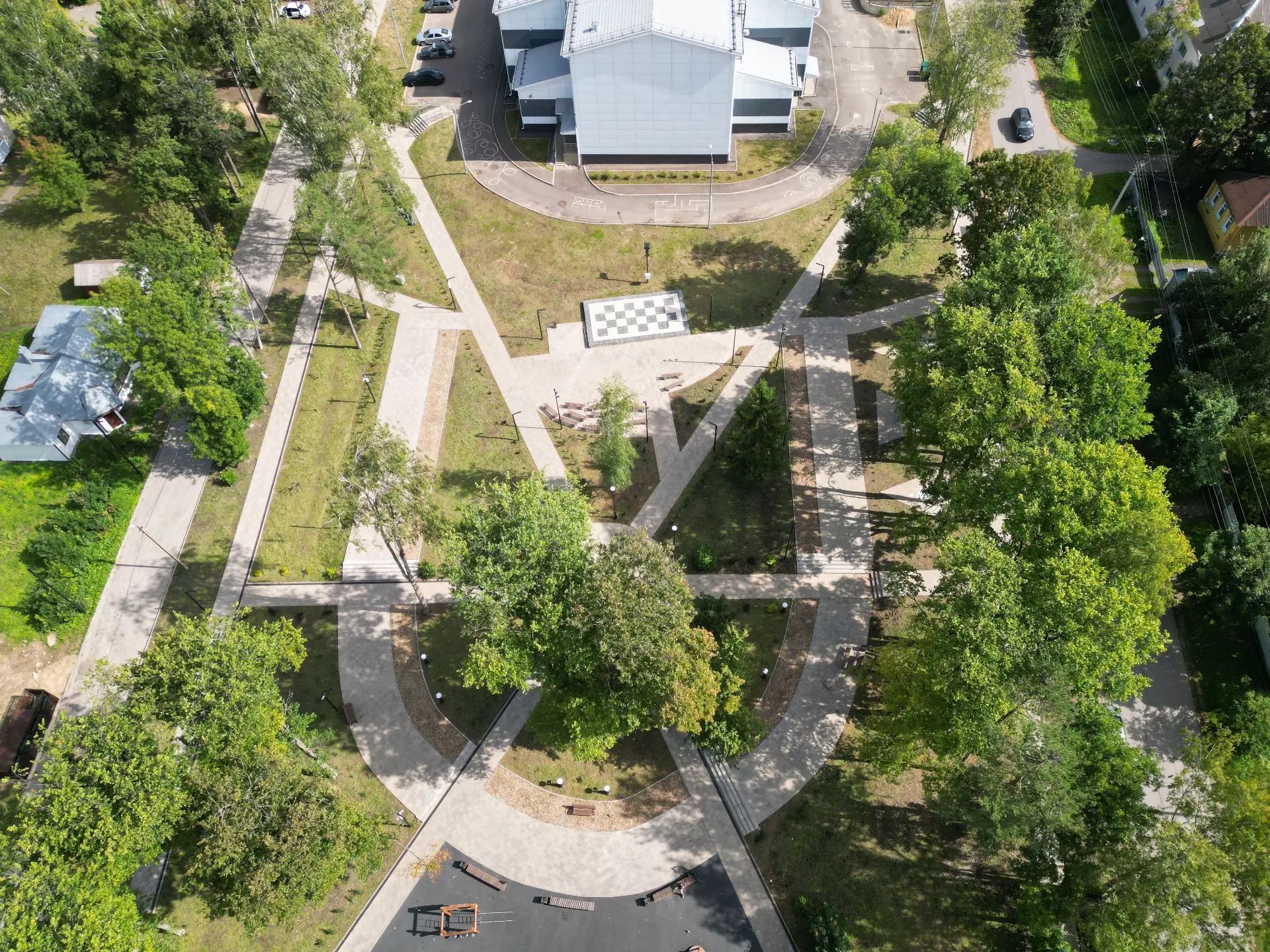 Юбилейную и Преображенскую площади Данилова благоустроили по нацпроекту
