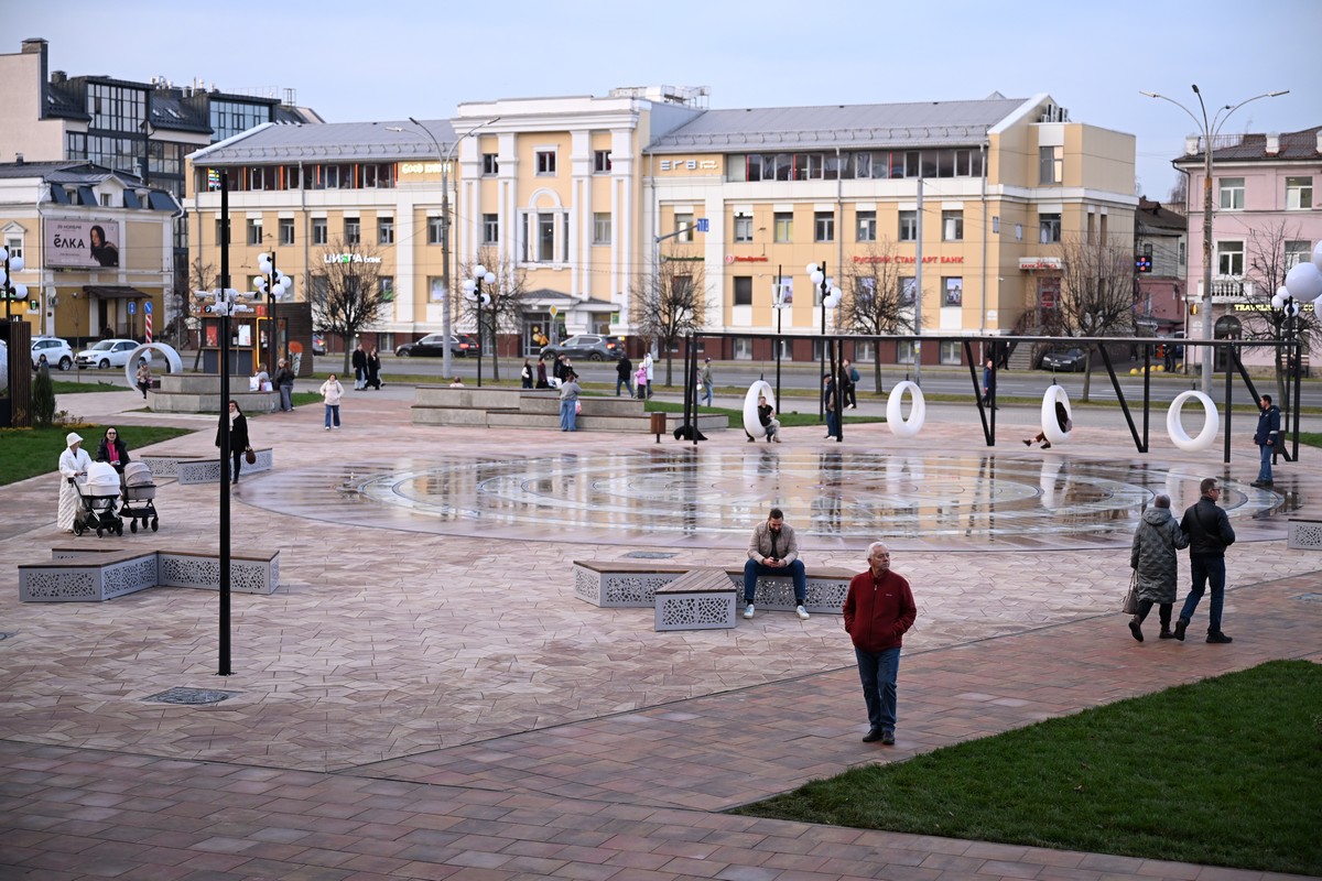 В Ярославле открыли обновленную площадь Юности