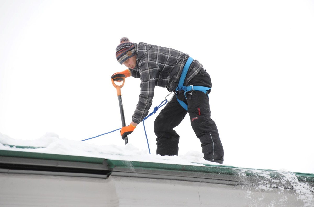 В Ярославской области проверяют работу управляющих компаний по уборке снега и льда