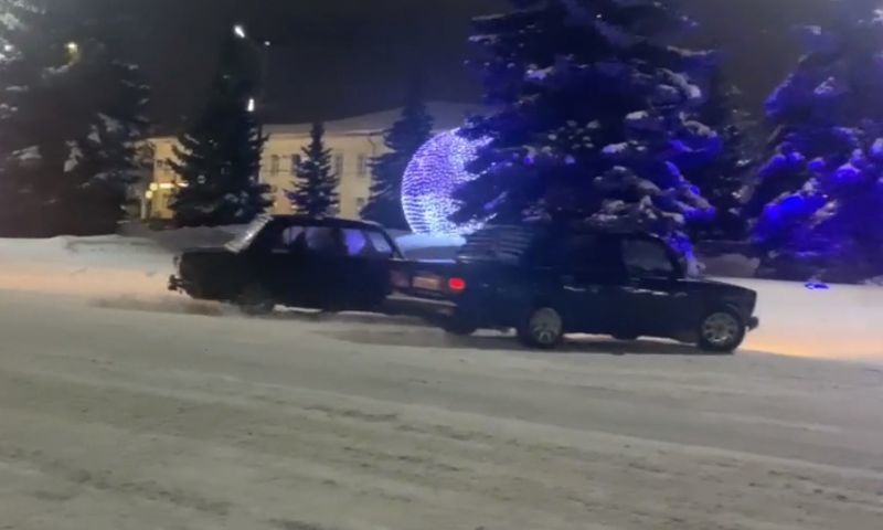 Устроивший дрифт на площади Волкова в Ярославле водитель заплатит штраф за нарушение ПДД