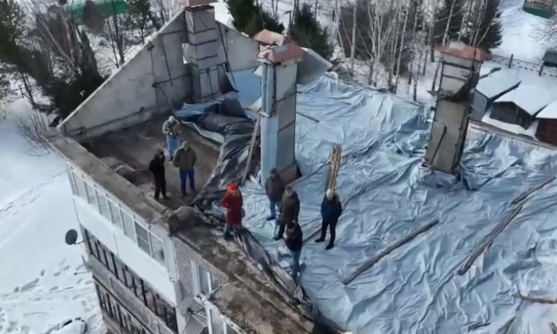 Жители дома с обрушившейся крышей в Ярославском районе смогут вернуться домой