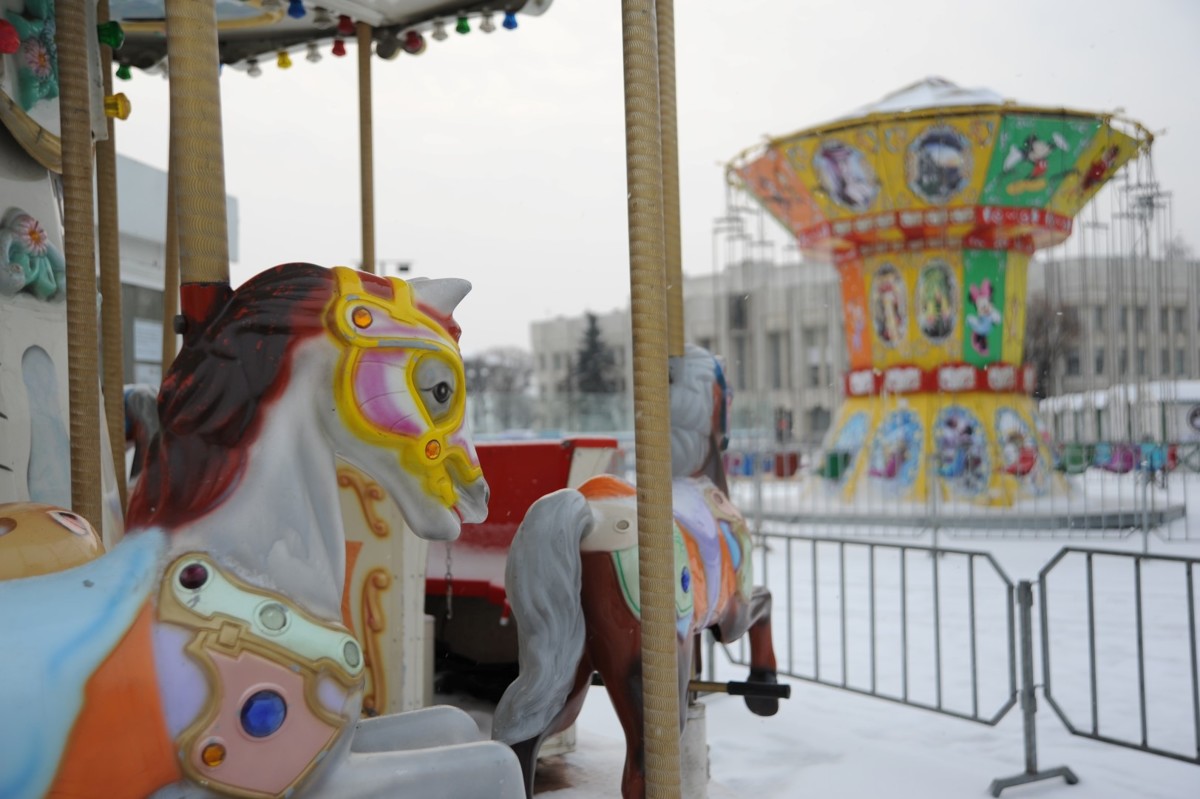 В центре Ярославля к Новому году установят аттракционы и домики-шале