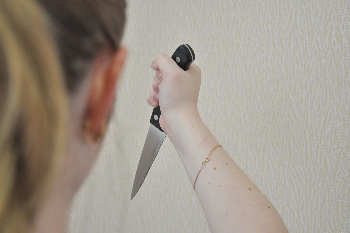 В Ярославском районе женщина двумя ударами ножа убила сожителя