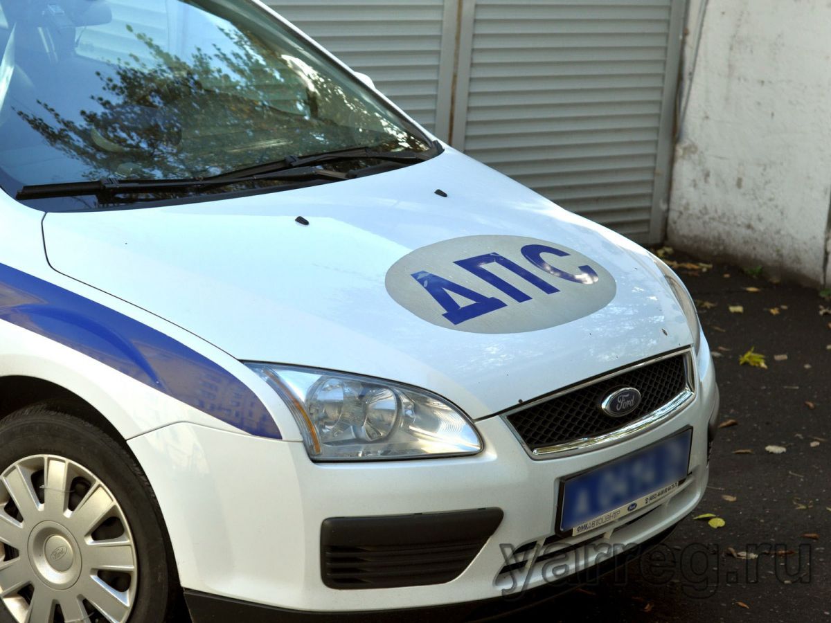 В Ярославской области мужчина угнал автомобиль и попал в ДТП
