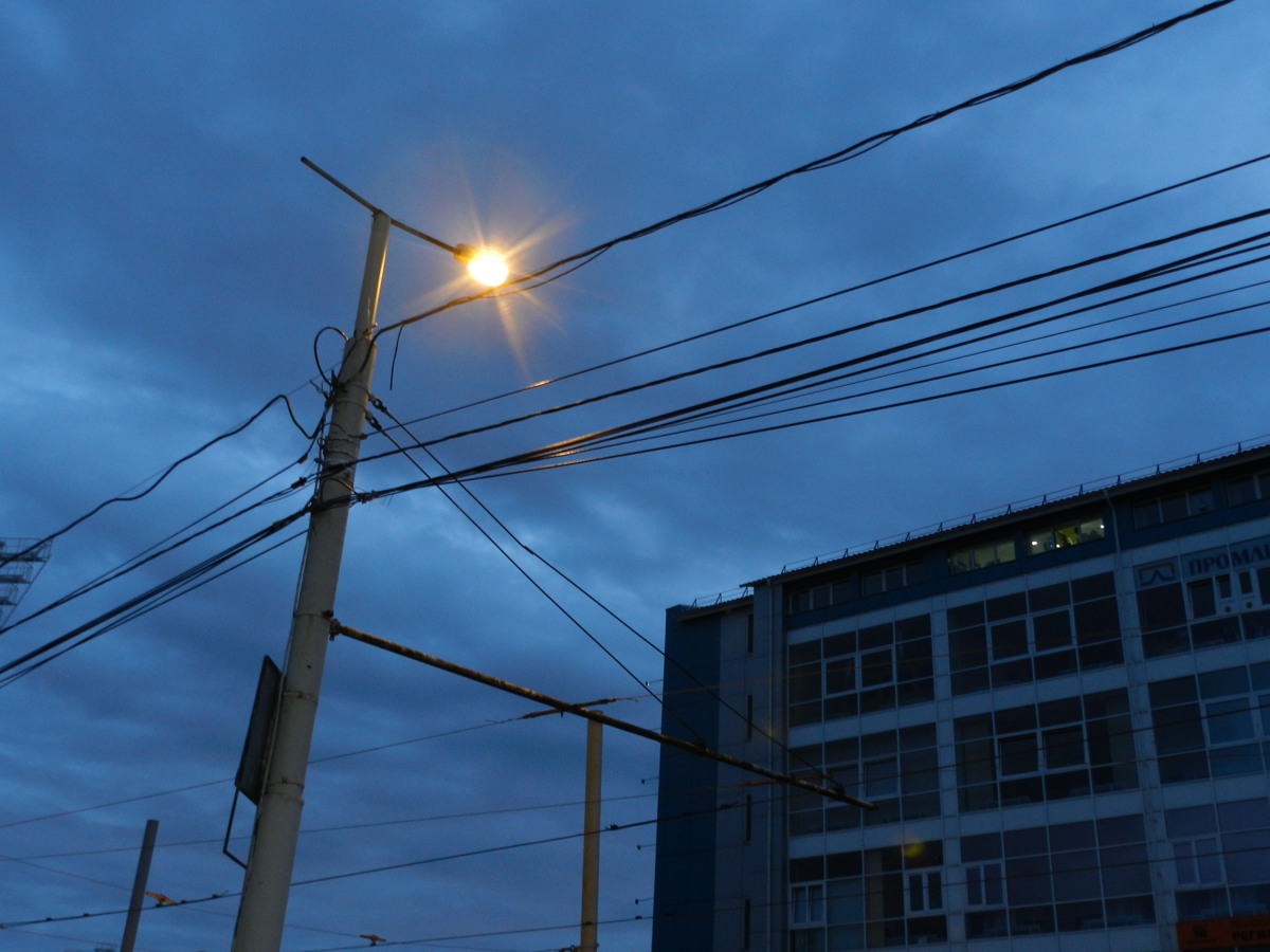 Ярославцам объяснили, почему уличное освещение в городе отключалось рано