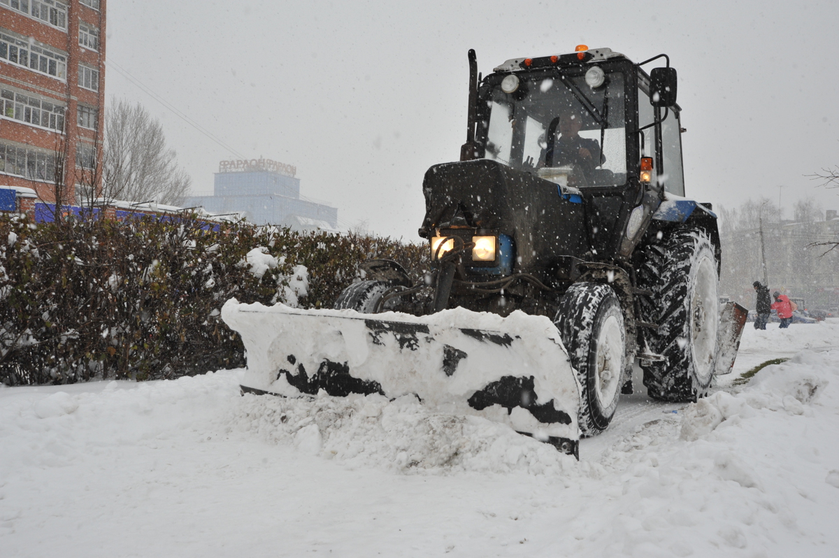 Снегопад в Ярославле: водителей попросили воздержаться от дальних поездок