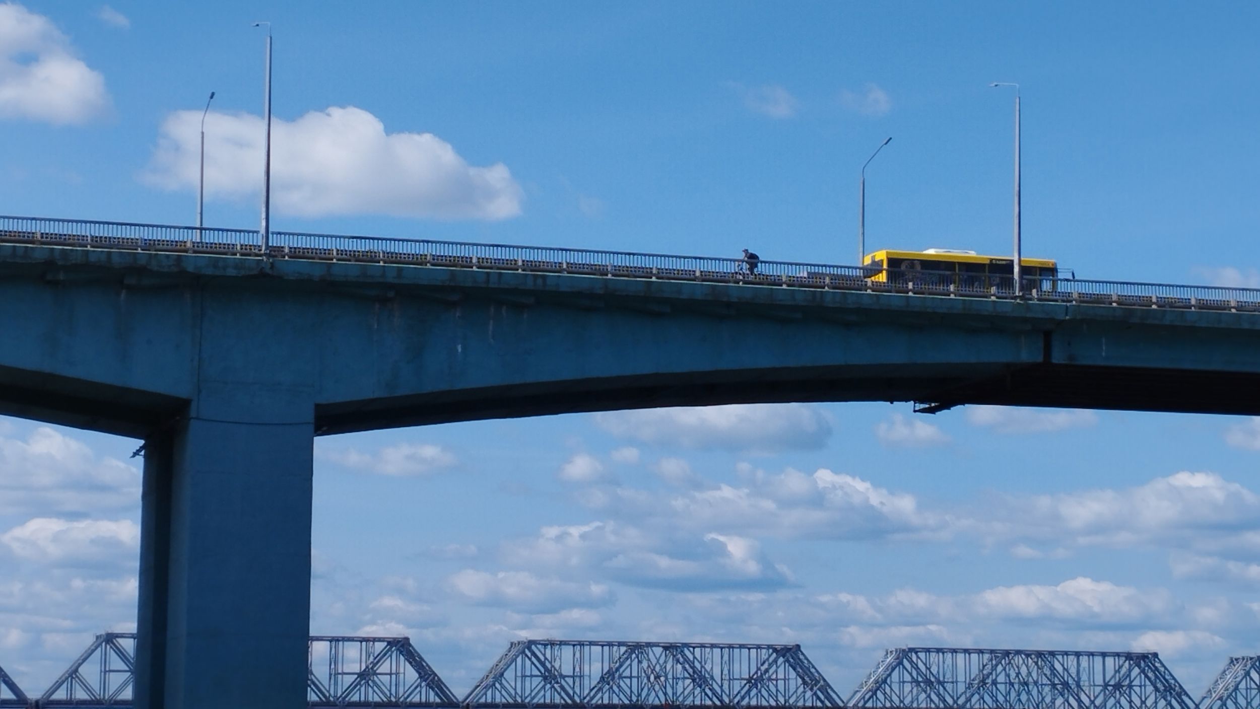 Октябрьский мост в Ярославле должны привести в норму до 10 июня