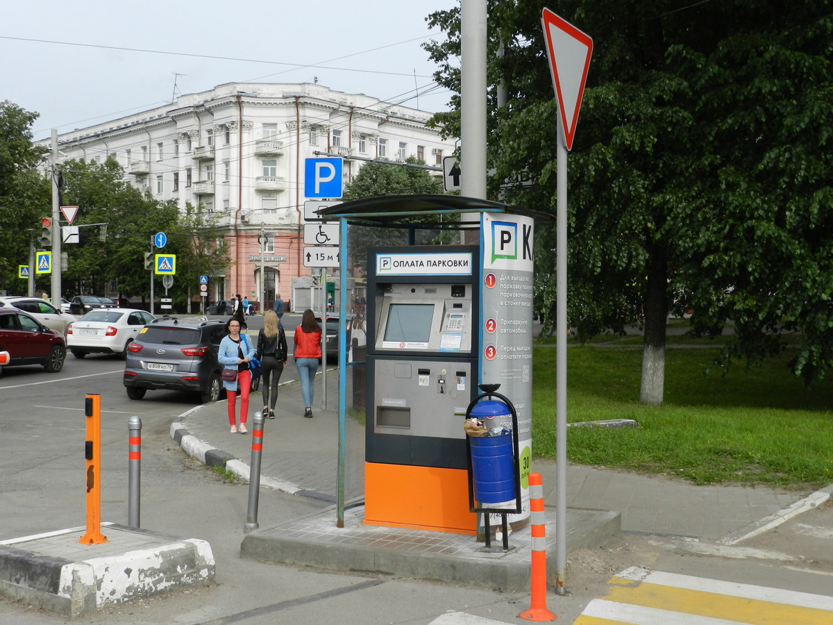 В Ярославле планируют оборудовать более 2 тысяч платных парковочных мест