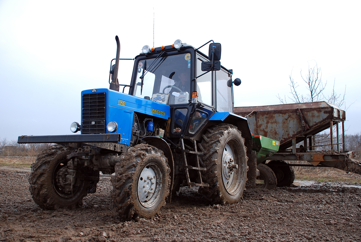 В Ярославском районе двое рецидивистов украли трактор