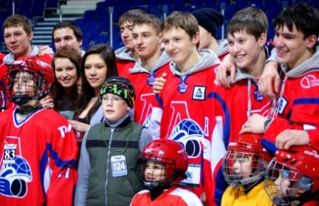 Ярославские болельщики катались на льду вместе с игроками «Локо»